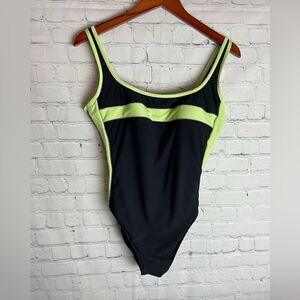 TrimShape One Piece Swimsuit Size 4
